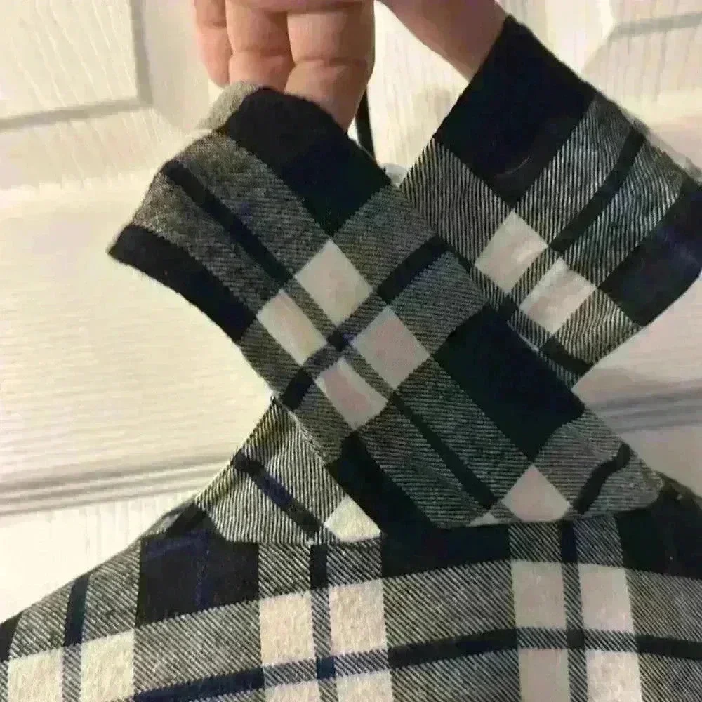 ELIZABETH AND JAMES Large Black & White Plaid Flannel Long-Sleeved Blouse - Picture 5 of 7